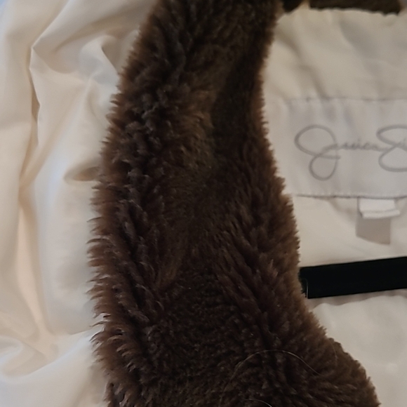 Jessica Simpson Cream Puffer Jacket with Quilted Texture and Wide Collar - Picture 3 of 3